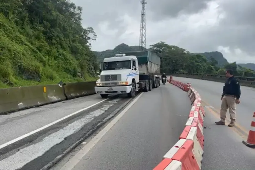 Departamento de Estradas de Rodagem do Paraná (DER/PR) voltou a liberar uma faixa adicional de tráfego na BR-277