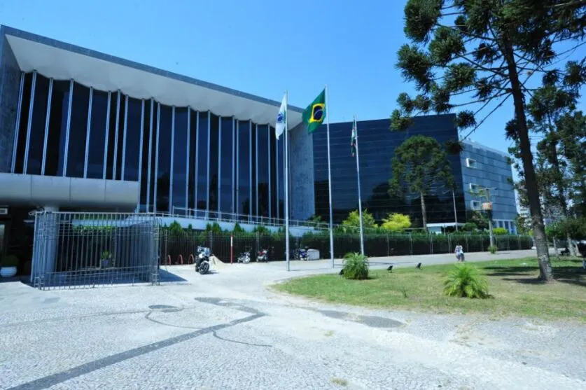 Deputados estaduais do Paraná: aumento aprovado