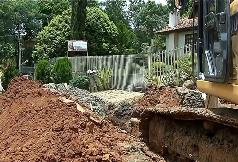 Deslizamento em Curitiba deixa uma pessoa morta