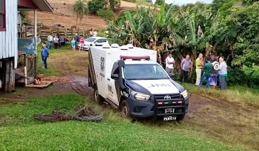 Equipes da polícia e do Instituto Médico Legal (IML) foram acionadas