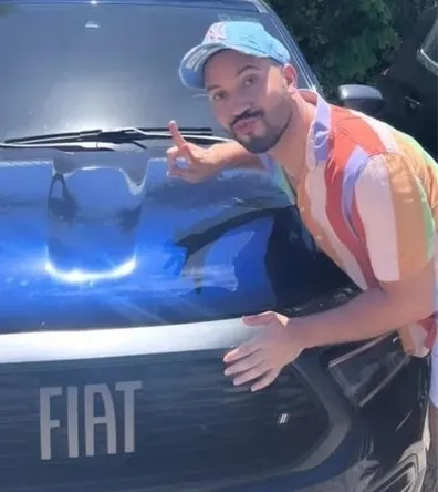 Gil do Vigor (31) contou em suas redes sociais que dirigiu pela primeira vez o carro que ganhou