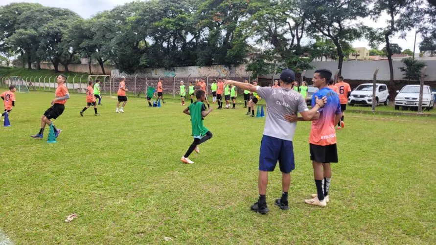 Jovens participam do projeto social no Jardim Ponta Grossa