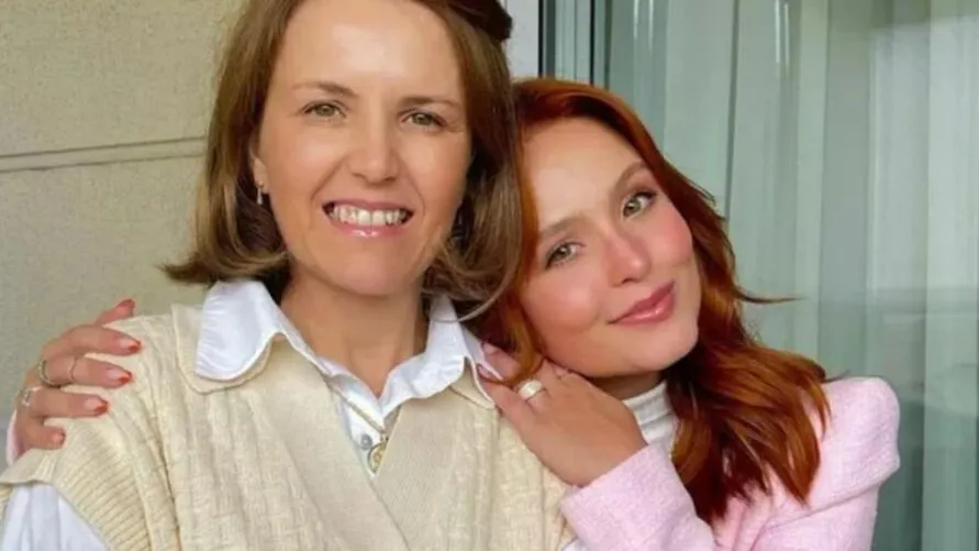 Larissa Manoela e a mãe Silvana Santos