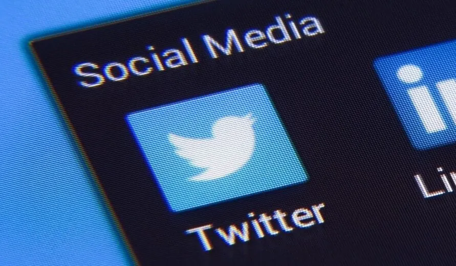 O Twitter anunciou neste domingo (18) que está proibida a “promoção gratuita” de outras redes sociais na plataforma