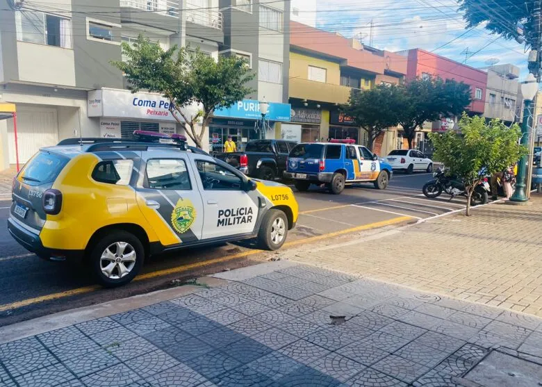 O acidente no centro de Apucarana mobilizou equipes da Polícia Militar (PM) e da Guarda Civil Municipal (GCM)