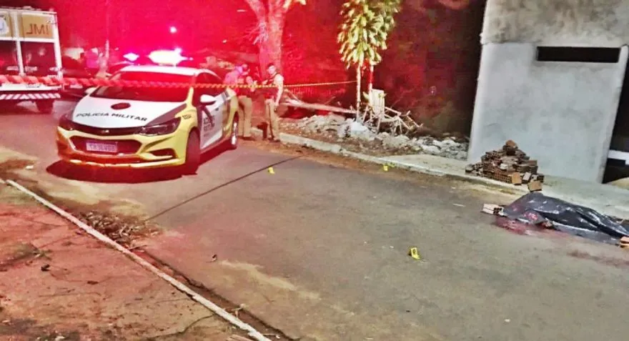 O crime aconteceu na noite deste sábado em Umuarama.