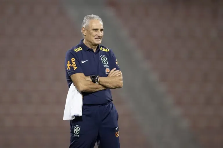 O técnico Tite sofreu um assalto enquanto caminhava com a mulher