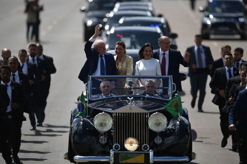 Presidente eleito chegou ao Salão Negro do Congresso