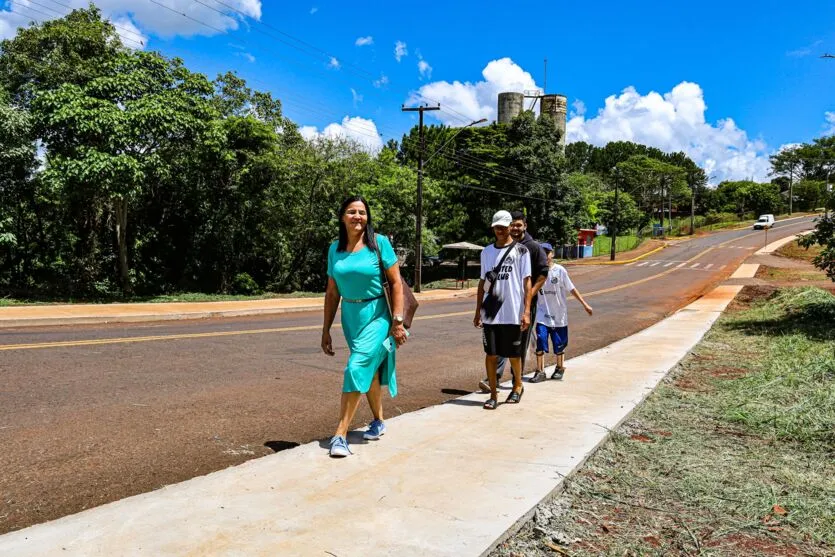 Todo o entorno do Parque Municipal Japira, em trecho de cerca de um quilômetro, ganhou calçamento