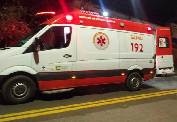 Uma ambulância do Samu encaminhou vítima para hospital em Apucarana