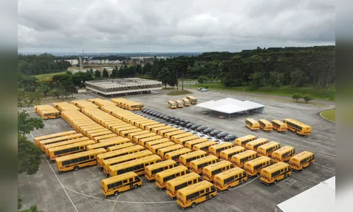Governo entrega 128 ônibus escolares a municípios do Paraná