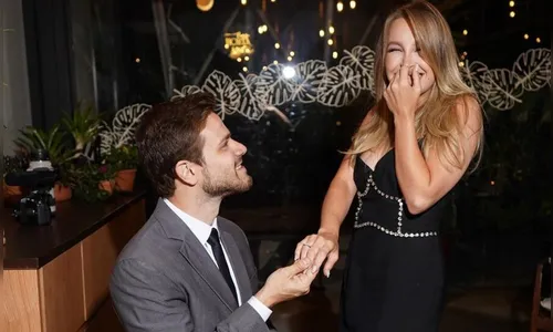 Noiva há cerca de um mês, Carla Diaz fala sobre planos de casamento