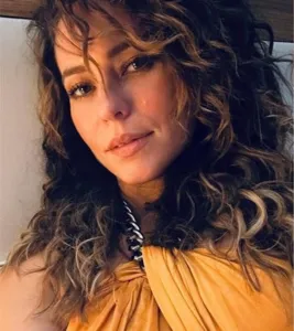A atriz Paolla Oliveira (40) usou seu perfil no Instagram neste domingo