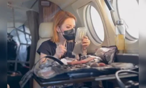 Sandy 'lamenta' correria dentro de jatinho e internet detona; veja