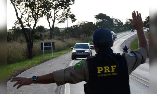 Vai viajar de dia? Você deve ou não manter faróis baixos acesos? VEJA: