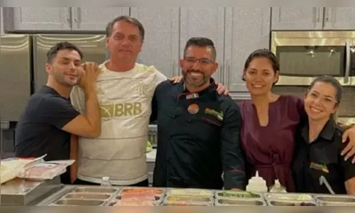 Michelle publica foto ao lado de Bolsonaro em confraternização nos EUA