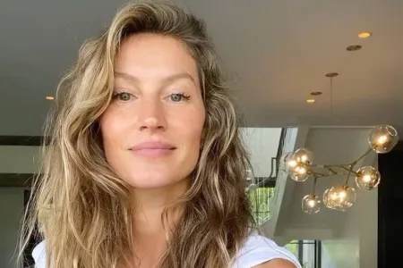 A modelo Gisele Bündchen (42) desembarcou no Brasil