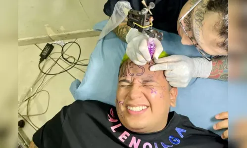 Torcedor que tatuou o nome de Messi na testa diz estar arrependido