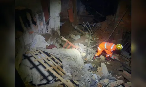 Jovem sai de imóvel, volta para pegar celular e morre em desabamento