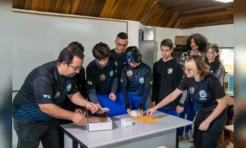 Alunos do Paraná programam dispositivos que serão enviados à Lua