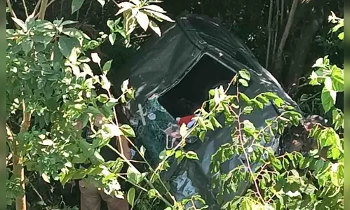 Carro cai de ponte e deixa mãe e filha feridas, no Paraná