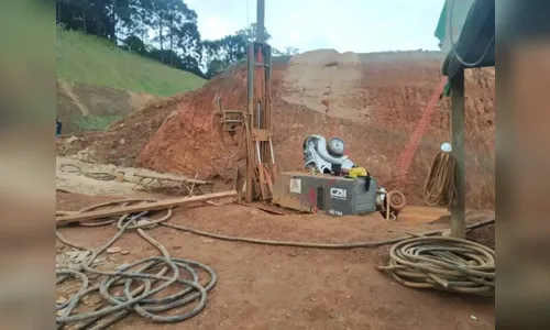 Motorista de Fusca morre ao despencar de barranco nesta segunda-feira