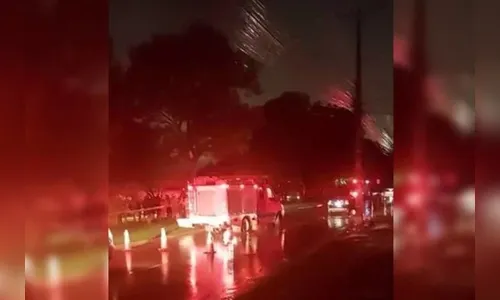 Cabo de alta tensão cai e mata dois adolescentes e uma criança