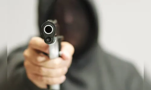 Assaltante bêbado invade casa e rouba joias em Jandaia do Sul