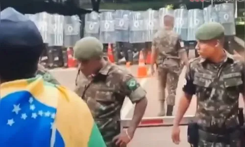 Bolsonaristas radicais tentam invadir casas de generais em Brasília