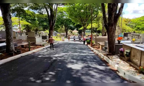 PM é acionada após mulheres atearem fogo em folhas no cemitério