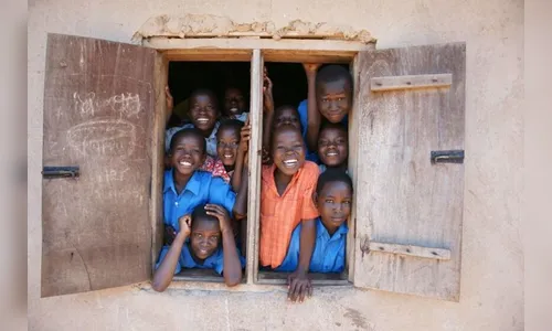 Homem com 102 filhos quer parar de aumentar família: 'Renda diminuiu'