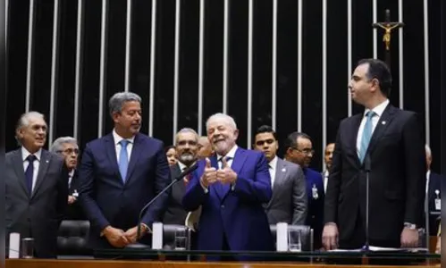 Democracia foi a grande vitoriosa, diz Lula em discurso de posse
