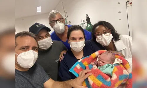 Sem saber de gravidez, mulher dá à luz a uma menina em UPA no PR