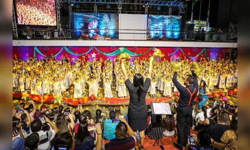 Estudantes levam a magia natalina à Praça Rui Barbosa