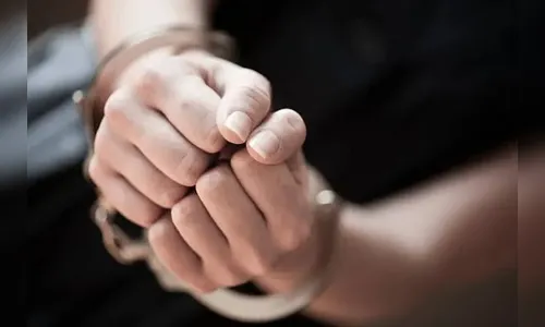 Jovem é presa por suspeita de matar o irmão após discussão no Paraná