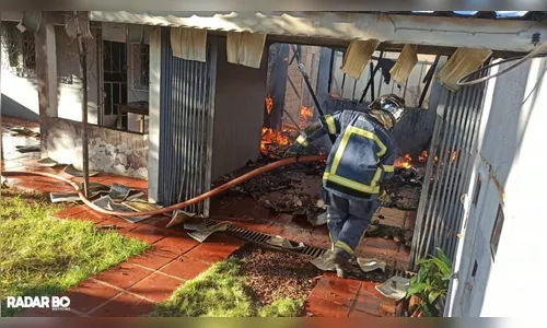 Incêndio: casa e móveis são destruídos pelo fogo na em Toledo