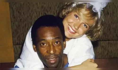 Xuxa reclama de pessoas sorrindo em foto com caixão de Pelé