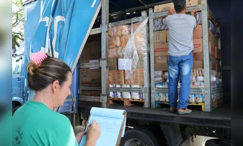 Governo do PR começa a entregar alimentos não perecíveis às escolas