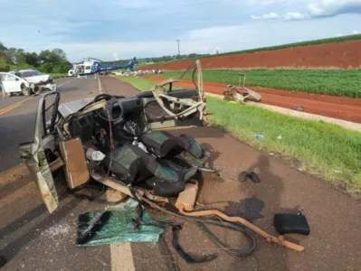 Gol partiu ao meio após grave acidente na BR-369, em Cascavel