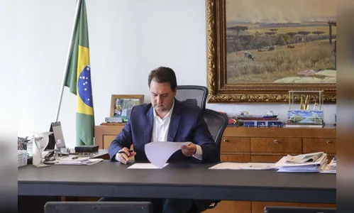 Governador sanciona lei que garante reajuste no Piso Salarial do PR