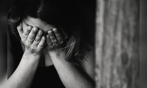 Esposa denuncia marido após ser agredida com socos em Califórnia