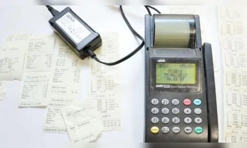 PM prende homem com cocaína e máquina de jogo do bicho no carro