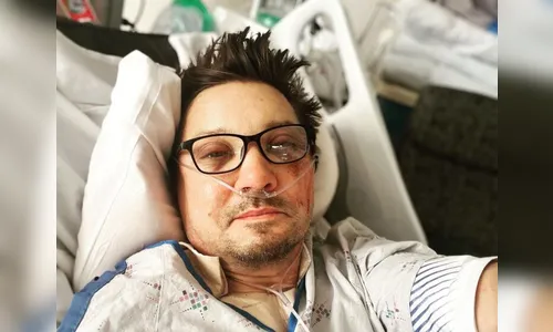 Após acidente grave, ator de 'Vingadores' publica foto no hospital