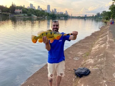 Matheus Queiroz e o peixe de 50 centímetros