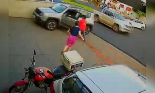 Pai entra em carro desgovernado e salva filho de acidente em Londrina