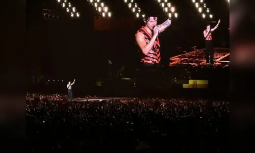 Nem mesmo a chuva afastou o público.