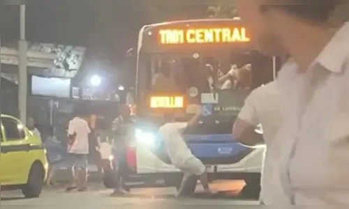 Motorista de ônibus é preso por atropelamento intencional