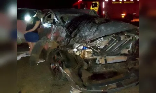 Capotamento de caminhonete na PR-272 em Cruzmaltina deixa três feridos