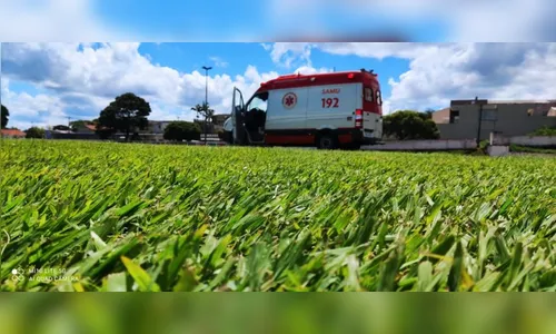 Ciclista de 20 anos sofre traumatismo ao ser atingido por carro