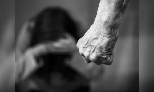 Homem que batia na mulher é abordado e agride policiais, em Apucarana